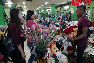 FOTO: Hari Valentine, Bunga Mawar Masih Jadi Idola