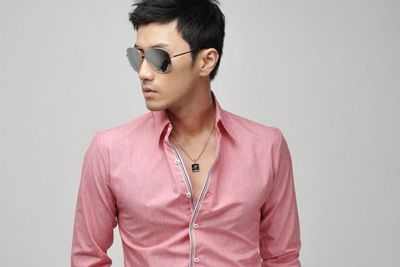 Tips Memadukan Outfit Pink untuk Pria Dalam Rangka Valentine
