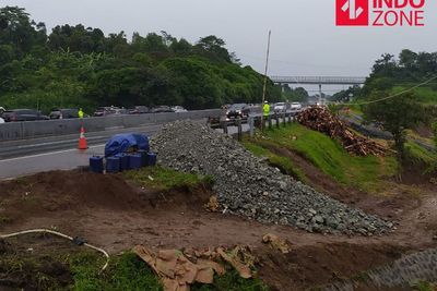 Longsor di Tol Cipularang KM 118 Tak Pengaruhi Lalu Lintas Kendaraan