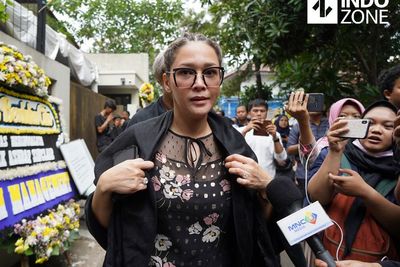 FOTO: Sejumlah Artis Tanah Air Melayat ke Rumah Duka Suami BCL