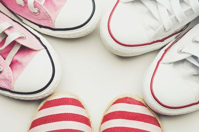 Jangan Jemur Sepatu di Bawah Sinar Matahari, Ini Alasannya!