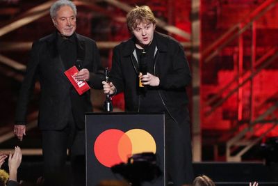 Deretan Pemenang Brit Awards 2020, Lewis Capaldi Terima 2 Piala