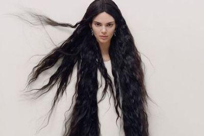 Foto untuk Majalah, Kendall Jenner Justru Disebut Mirip Kuyang
