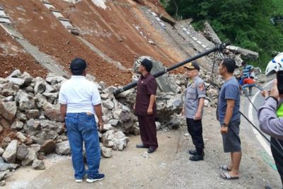 Detik-detik Terjadinya Longsor di Limbangan