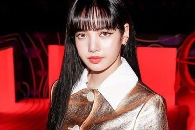 Mewah, Lisa Blackpink Tampil Serba Emas di Milan Fashion Week 2020