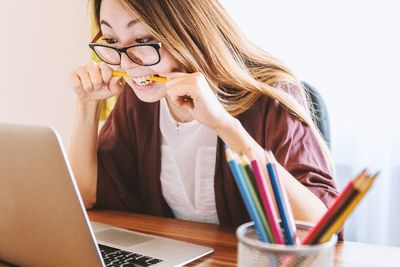 Padamkan Perasaan Mengeluh Soal Pekerjaan dengan Tips Berikut
