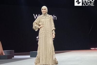 Desainer Ayu Dyah Andari, Melukis Oase pada Embroidery Wear 2020