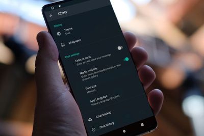 Mitos vs Fakta: Dark Mode Bisa Cegah Minus?