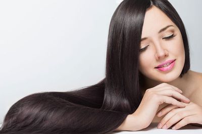 Racikan Masker Cokelat untuk Rambut Hitam Berkilau 