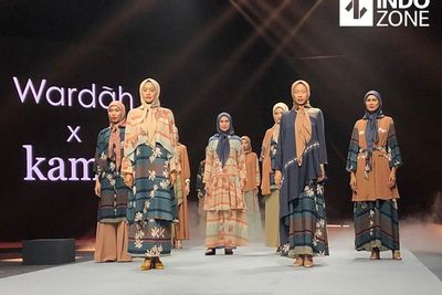 KAMI Usung Edgy Looks dengan Taburan Motif Bunga Khas Indonesia