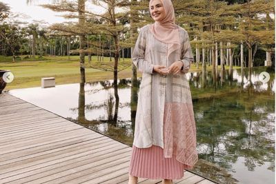 Keindahan Perempuan jadi Kunci Ria Miranda Pertahankan Rancangannya