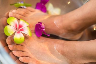 5 Langkah Merawat Kaki Keriput Akibat Banjir