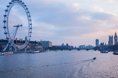 FOTO: Ada Mini Bar di Puncak Bianglala London Eye