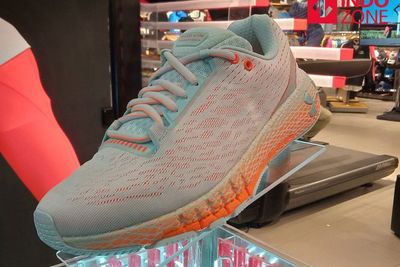 Sepatu Ada Bluetoothnya, Bisa Pantau Kecepatan Berlari