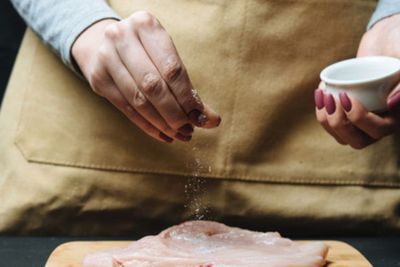 Mudah Ditemukan, 5 Bahan Alami Ini Ampuh Hilangkan Bau Amis di Daging