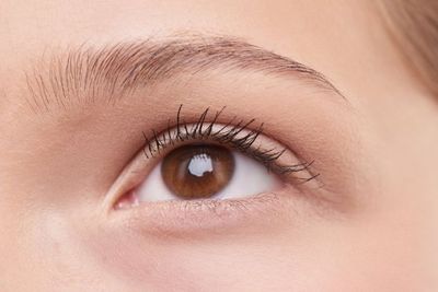 Mau Alis On Fleek dan Stay Seharian? Intip 3 Rangkaian Produk Makeup Ini