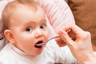Tak Sembarangan, Begini Rekomendasi Menu MPASI Bayi 6 Bulan