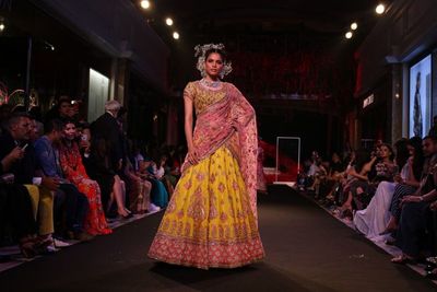 Sempat Bikin Bingung, Ini Bedanya Saree dan Lehenga?