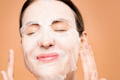 Dapatkan Hasil Maksimal, Ini Tips Pakai Sheet Mask yang Tepat