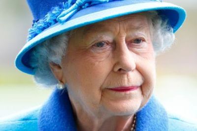 Ratu Elizabeth II Capek dengan Drama Kerajaan Inggris