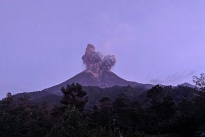 Merapi Hujan Abu, DPR Minta Ibu dan Anak Jadi Prioritas