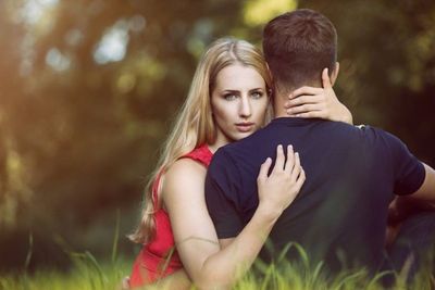 Perempuan Lebih Mudah Cemburu, Benarkah Pertanda Cinta?