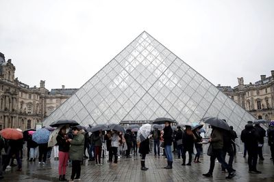 Museum Louvre Paris Kembali Dibuka Untuk Turis
