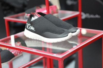 Tonjolkan Karakter Pengguna, Wakai Hadirkan Desain Sepatu Kekinian