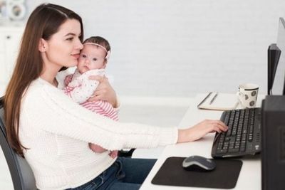 Berkarier atau Ibu Rumah Tangga, Ini Tantangan yang Dihadapi Wanita