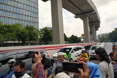 Jalan Rasuna Said Terpantau Macet Imbas Demo 212 di Kedubes India