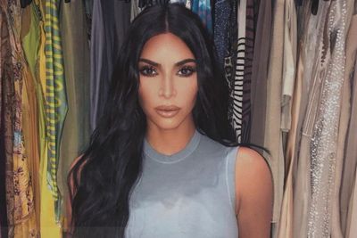 Salfok, Netizen Sebut Aksesori di Sandal Kim Kardashian Mirip Anu