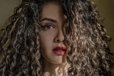 Tips Perawatan Rambut Keriting, Ternyata Nggak Boleh Sering Keramas