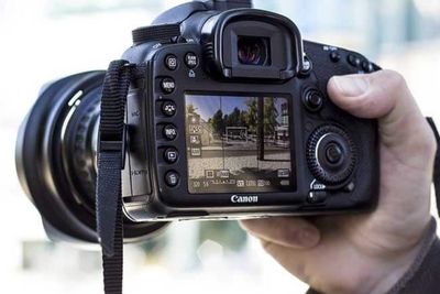 Ketahui, Ini 6 Perbedaan Kamera DSLR dan Mirrorless