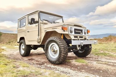 Land Cruiser Lawas dengan Nyawa Baru yang Buas