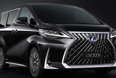 Berapa Harga Lexus LM350 Terbaru 2025? Intip Harga dan Keunggulan Saudara Alphard Ini!