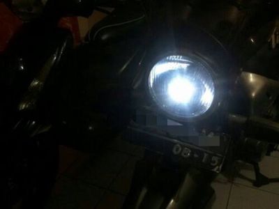 Pahami 5 Fungsi Lampu Jauh pada Motor, Jangan Salah Pakai!