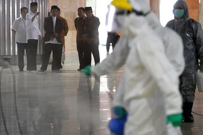 Imam Besar Masjid Istiqlal: Virus Corona Bukan Azab