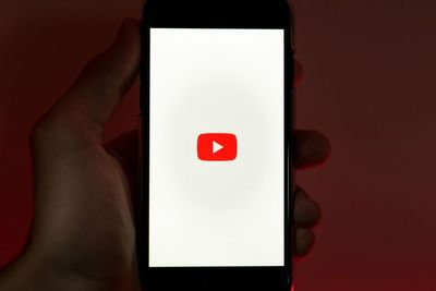 Google Pasrahkan Layanan YouTube untuk Ditangani Algoritma Komputer!