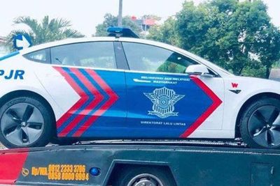 Keren, Polisi Indonesia Siap Patroli Pakai Mobil Listrik Tesla