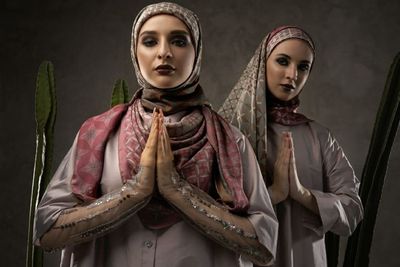 Jelang Ramadan, Itang Yunasz Rilis Koleksi Scarf Bernuansa Tradisional