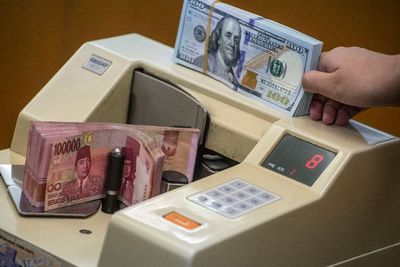 Rupiah Makin Ambyar, Ini Reaksi Ekonom
