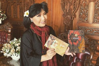 10 Desainer Batik Indonesia yang Terkenal Mendunia, Gen Z Wajib Tahu!