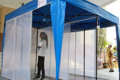 Bilik Disinfektan Disediakan di Lokasi Pemakaman Ibunda Jokowi 