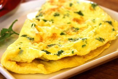 Bosan Makan Nasi, Bikin Omelet Spesial untuk Sarapan Pagi