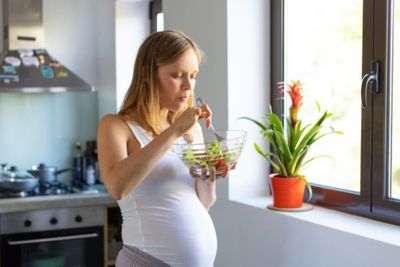 Konsumsi Makanan Ini saat Hamil agar Kulit Bayi Sehat