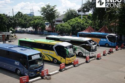 FOTO: Penghentian Operasional Bus AKAP Batal, Jumlah Penumpang Turun