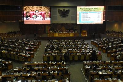 DPR Dukung Napi Koruptor Bebas demi Cegah Corona, Asal...