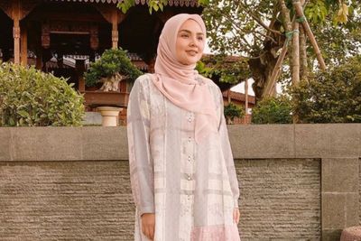 Produksi APD, Desainer Ria Miranda Bagikan Gratis untuk Tenaga Medis
