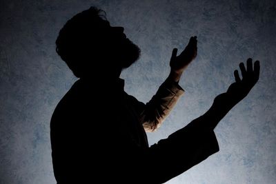 Niat dan Tata Cara Salat Tahajud Beserta Keutamaannya