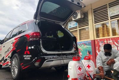 Sterilkan Jakarta, Mitsubishi Bantu PMI Semprot Disinfektan
